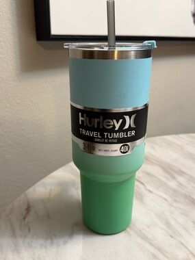 Hurley NWT 40 Oz Tumbler